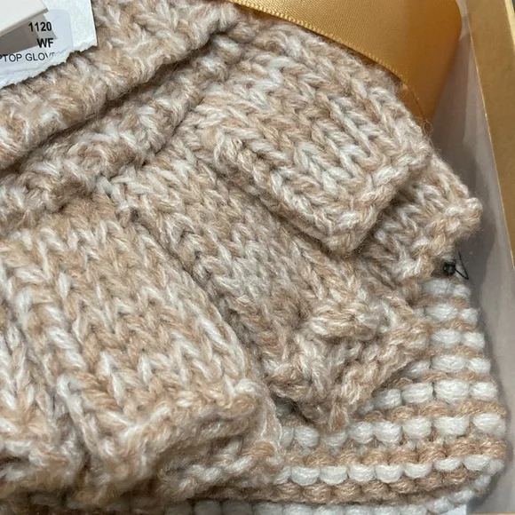 Jessica Simpson marble knit puff hat and pop top gloves - Picture 2 of 6